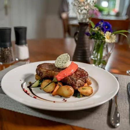 & Restaurant Tanne 2* 피스친겐