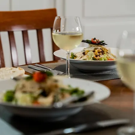 & Restaurant Tanne 피스친겐