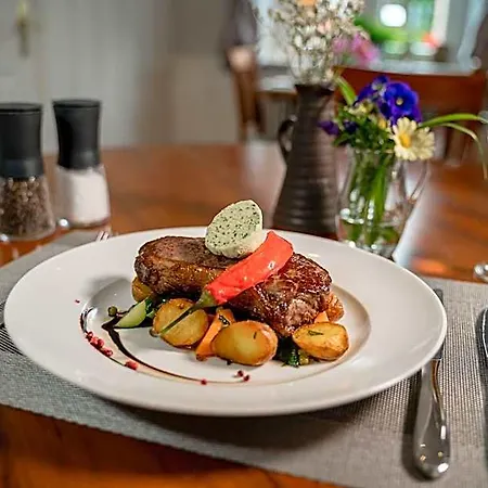 & Restaurant Tanne 2* Fischingen